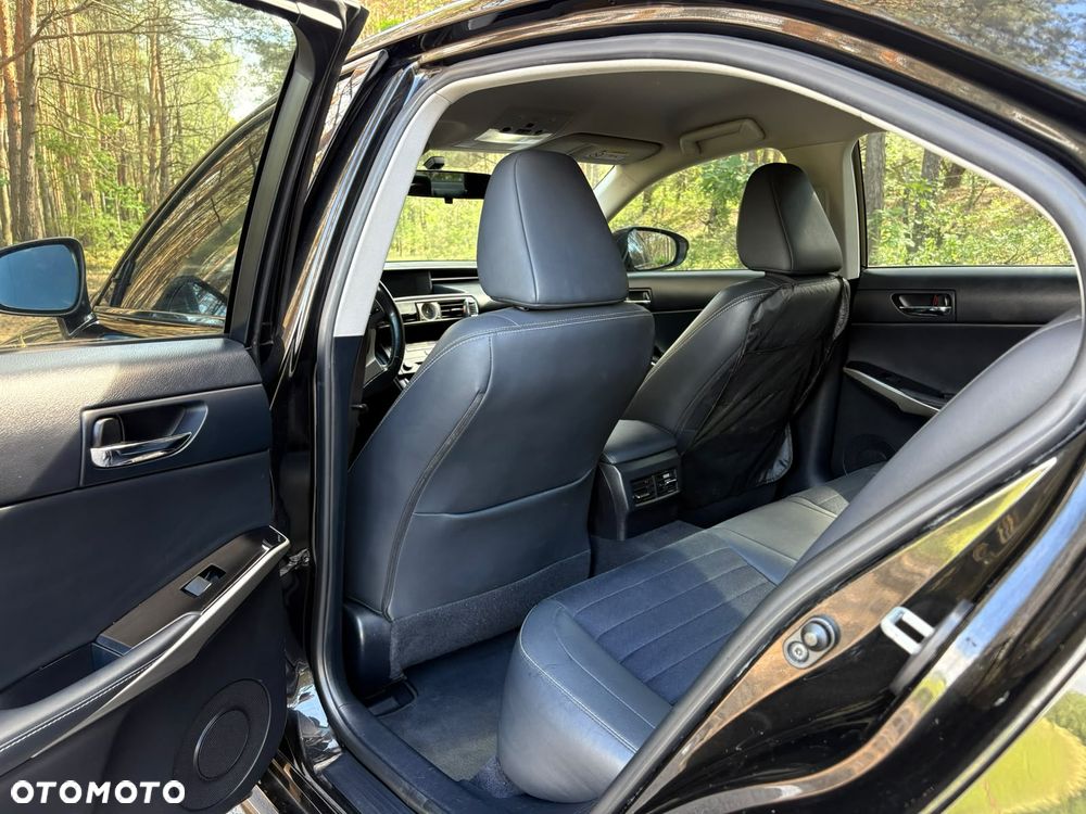 Lexus IS 200t Elite - 15