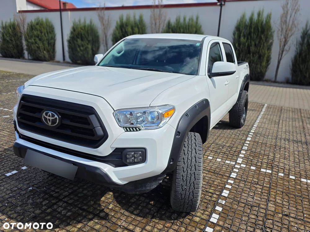 Toyota Tacoma - 1