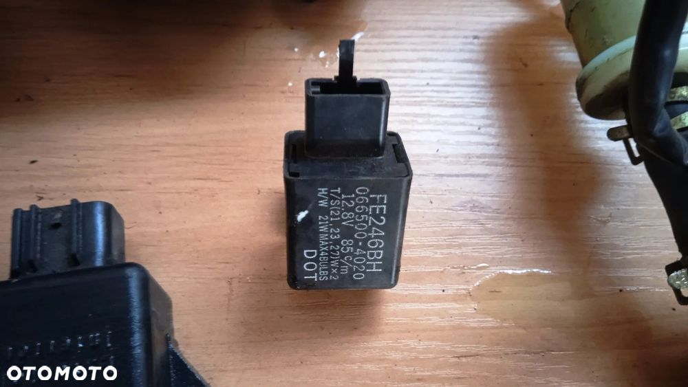 Na części Kawasaki Ninja ZX600G/H967 ZX6R silnik skrzynia rozrusznik alternator bak rama lagi amortyzator kolektor - 17