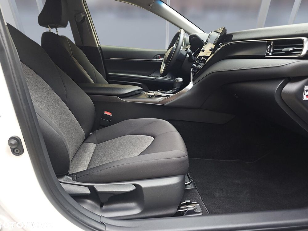 Toyota Camry 2.5 Hybrid Comfort CVT - 11