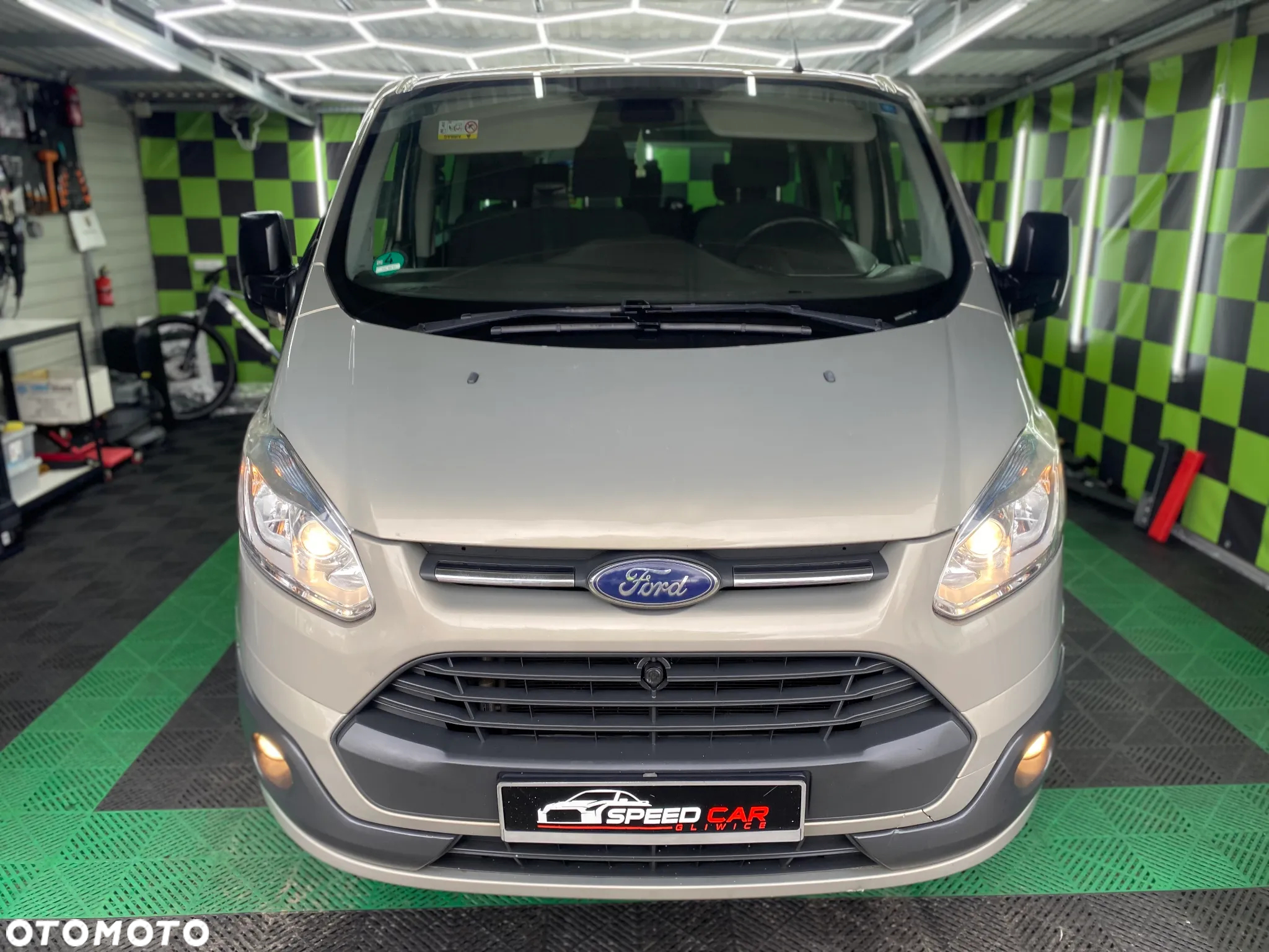 Ford Tourneo Custom 300 L2H1 VA Limited - 32