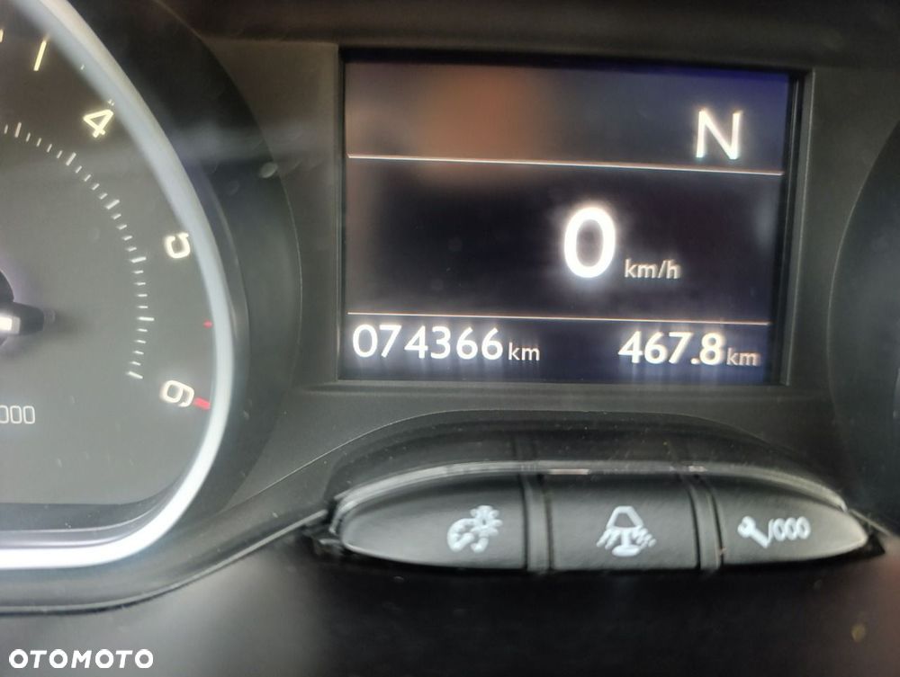 Peugeot 208 - 23