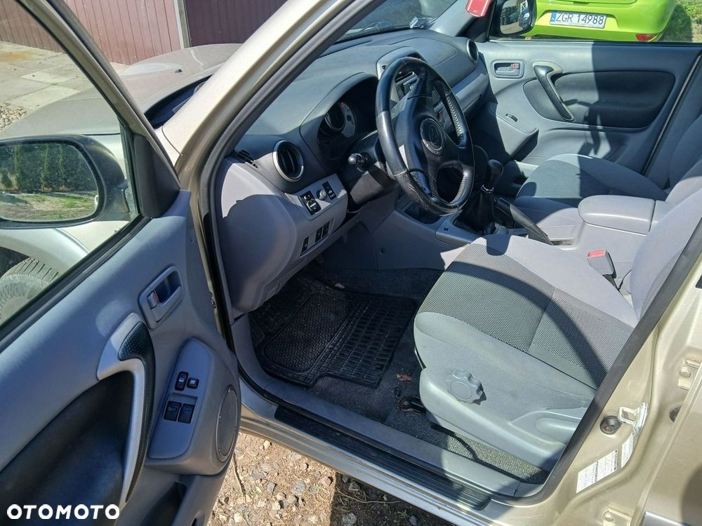 Toyota RAV4 D-4D 4x4 - 7