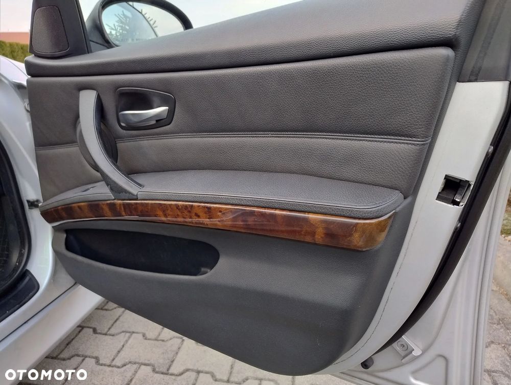 BMW Seria 3 325xi - 15