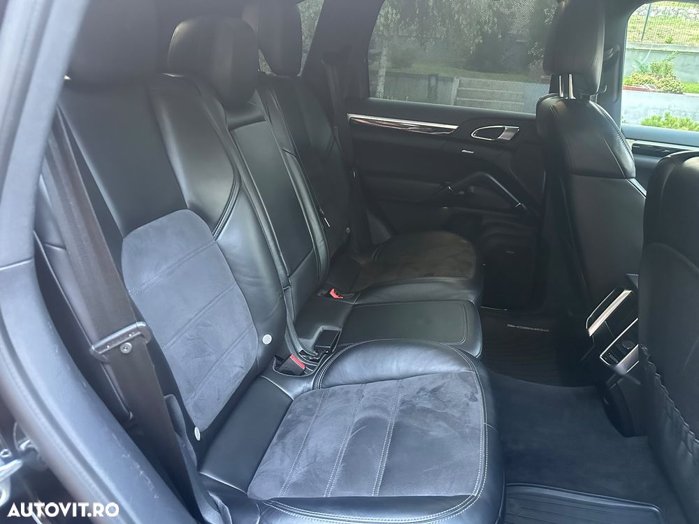 Porsche Cayenne Platinum Edition - 27