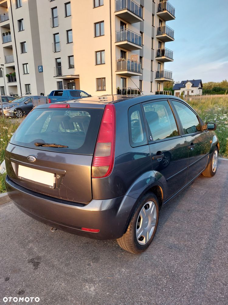 Ford Fiesta 1.4 Ghia - 11