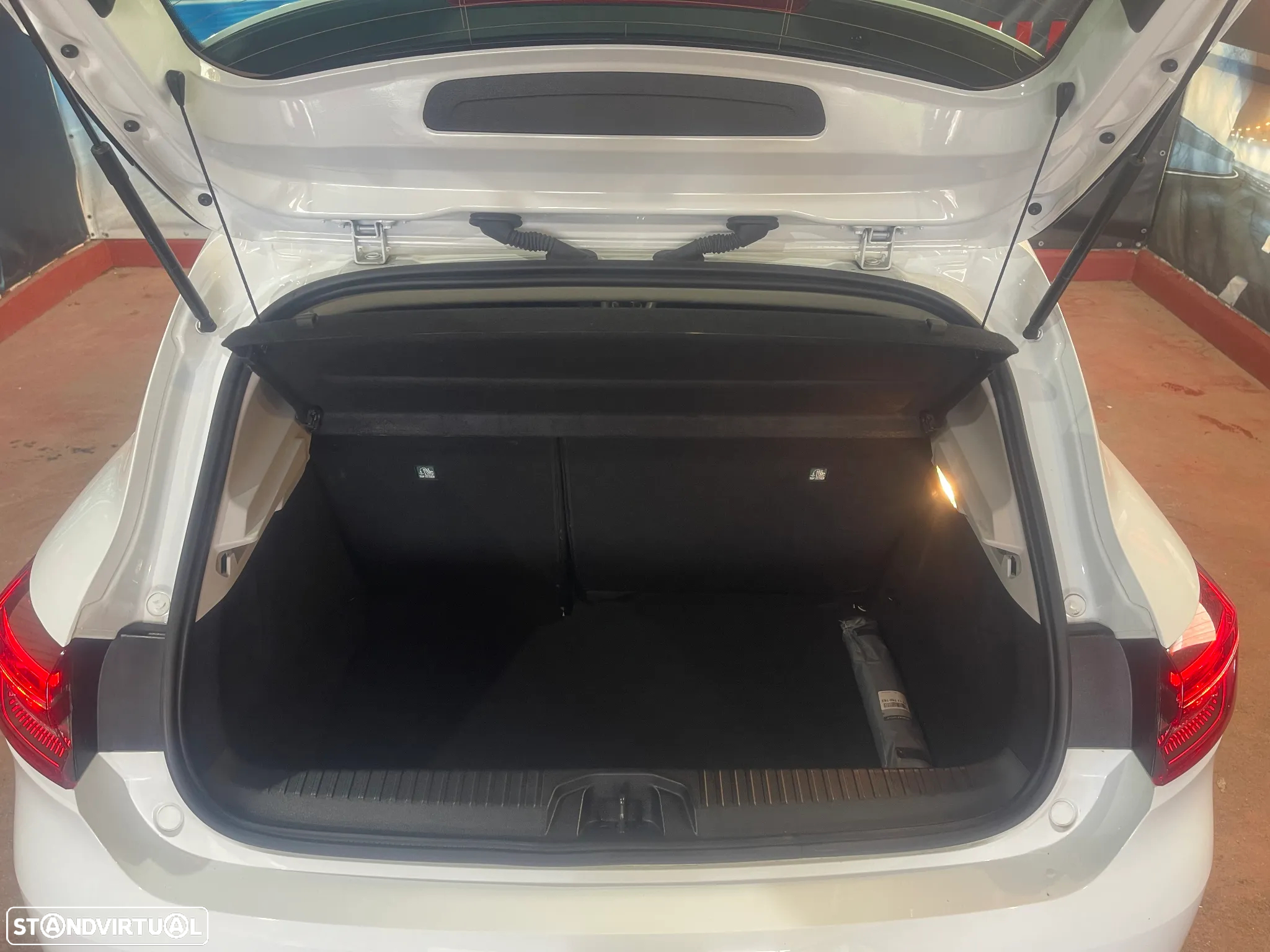 Renault Clio BLUE dCi 100 BUSINESS EDITION - 27