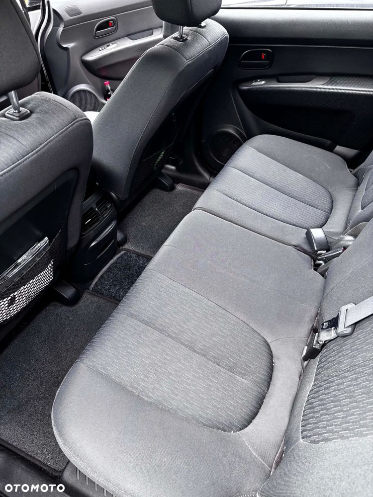 Kia Carens 2.0 CRDi EXpedition - 12