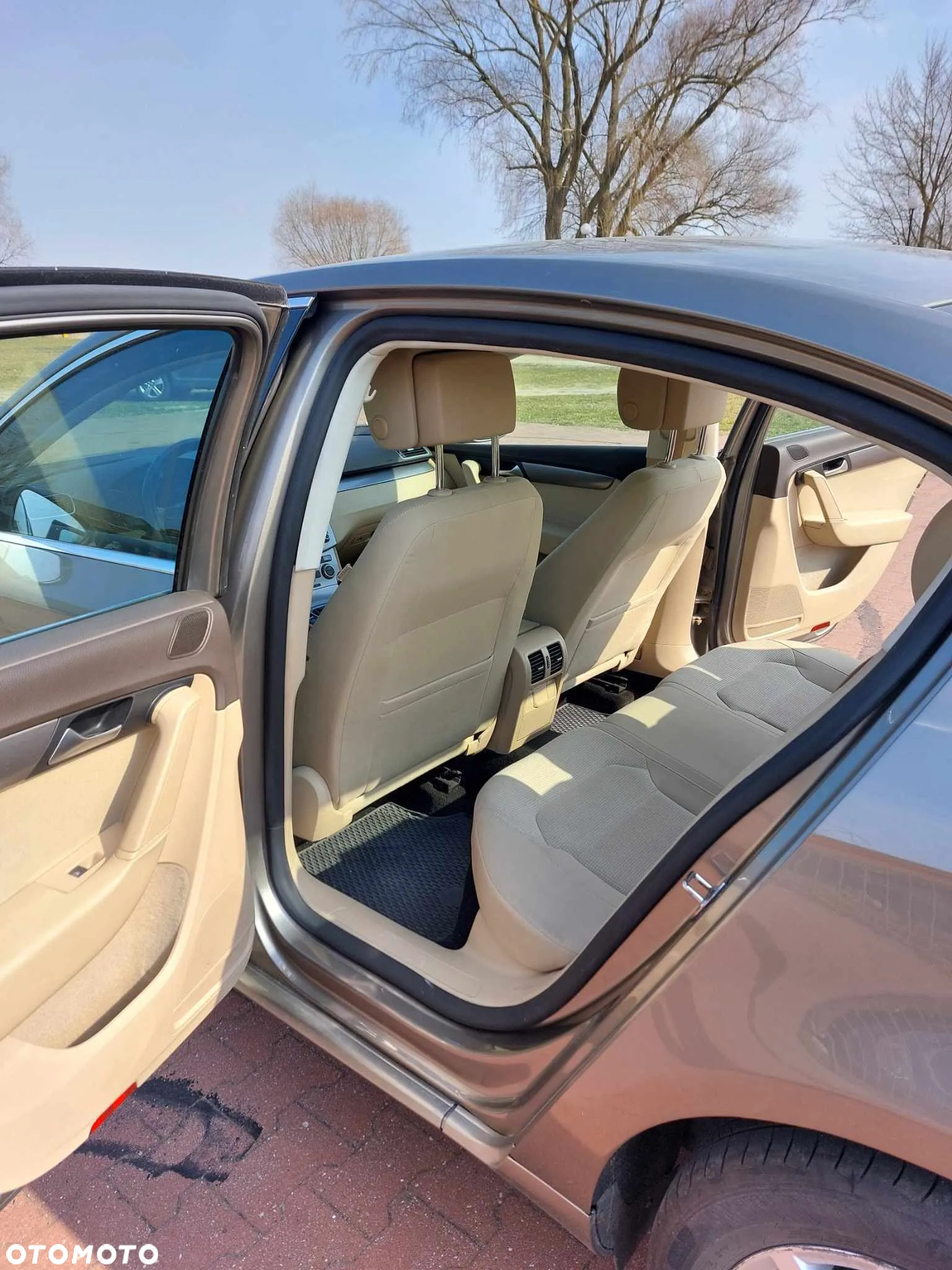 Volkswagen Passat 2.0 TDI Comfortline - 8