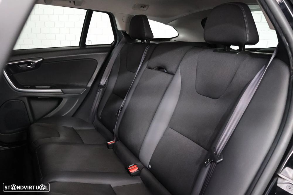 Volvo V60 1.6 D2 Drive Momentum Start/Stop - 12