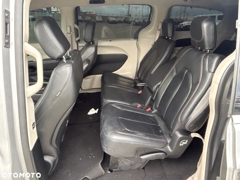 Chrysler Pacifica - 18