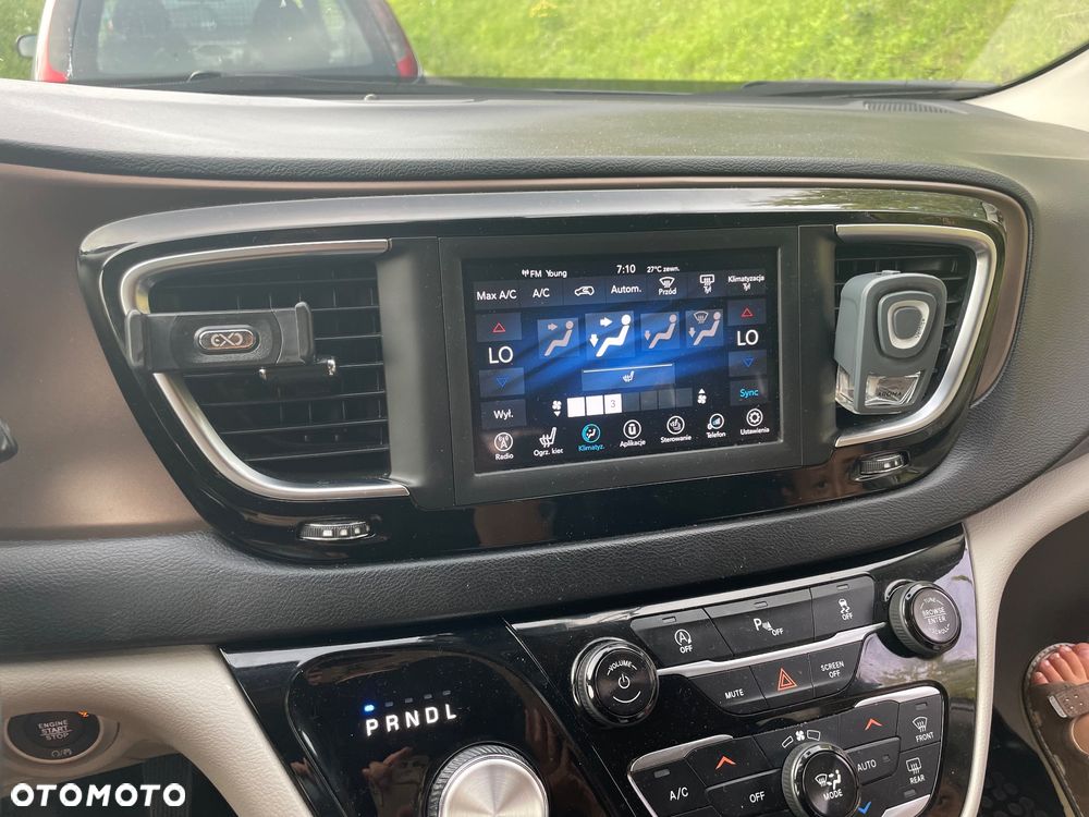 Chrysler Pacifica - 21