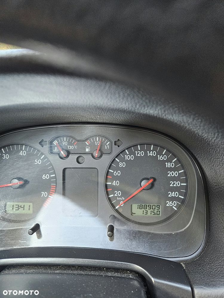 Volkswagen Golf - 8