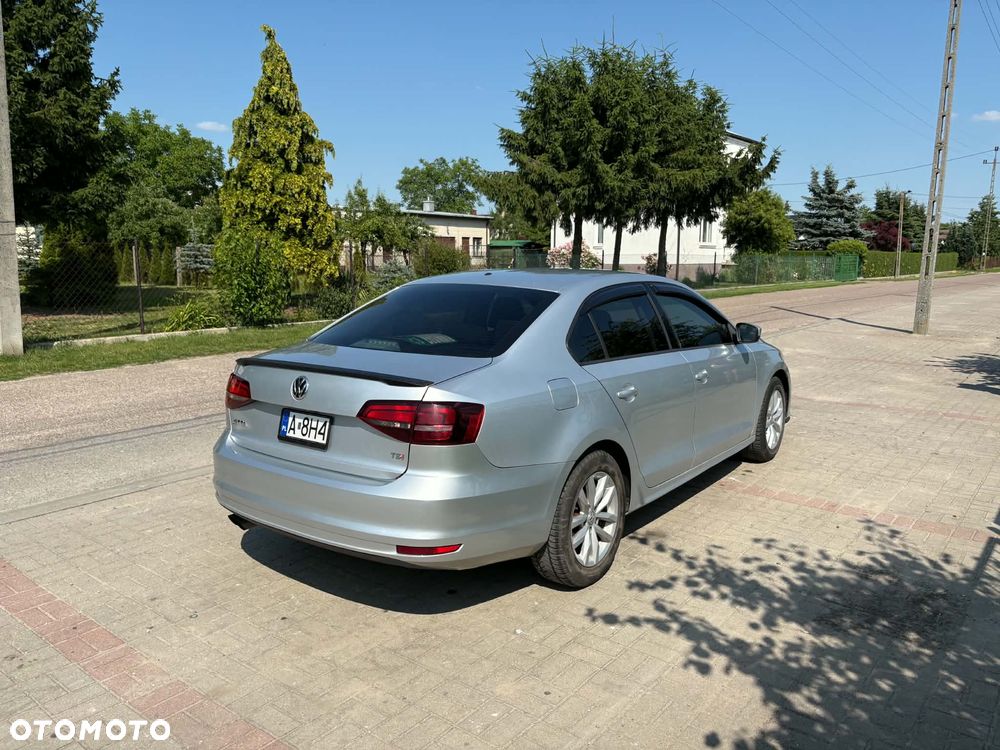 Volkswagen Jetta - 3