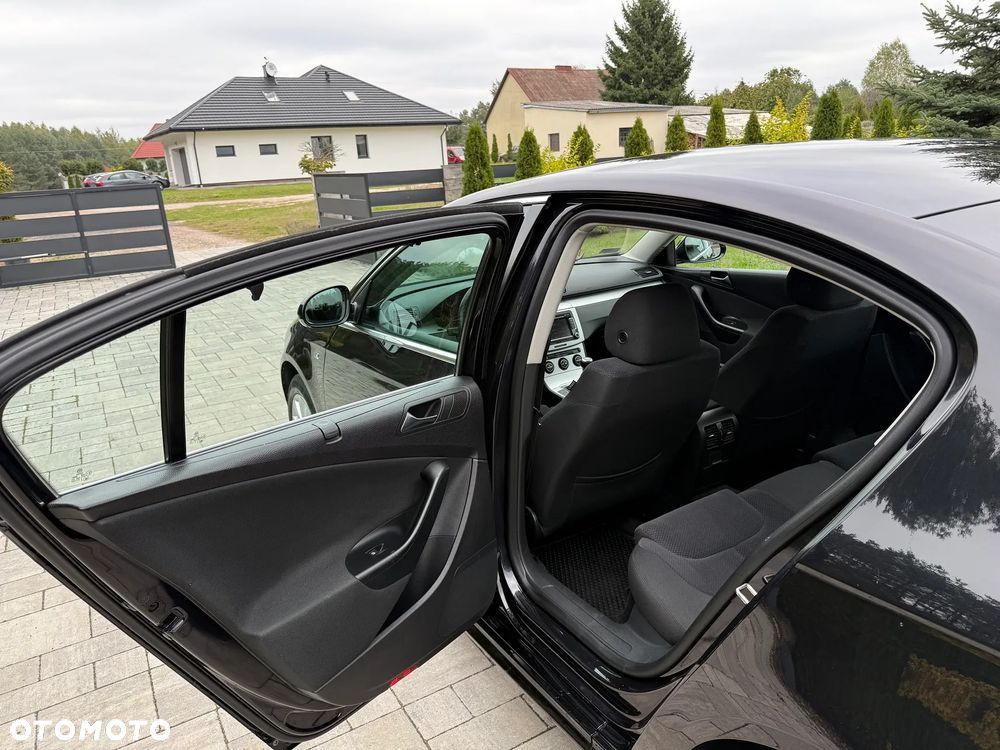 Volkswagen Passat 2.0 TDI Comfortline - 15