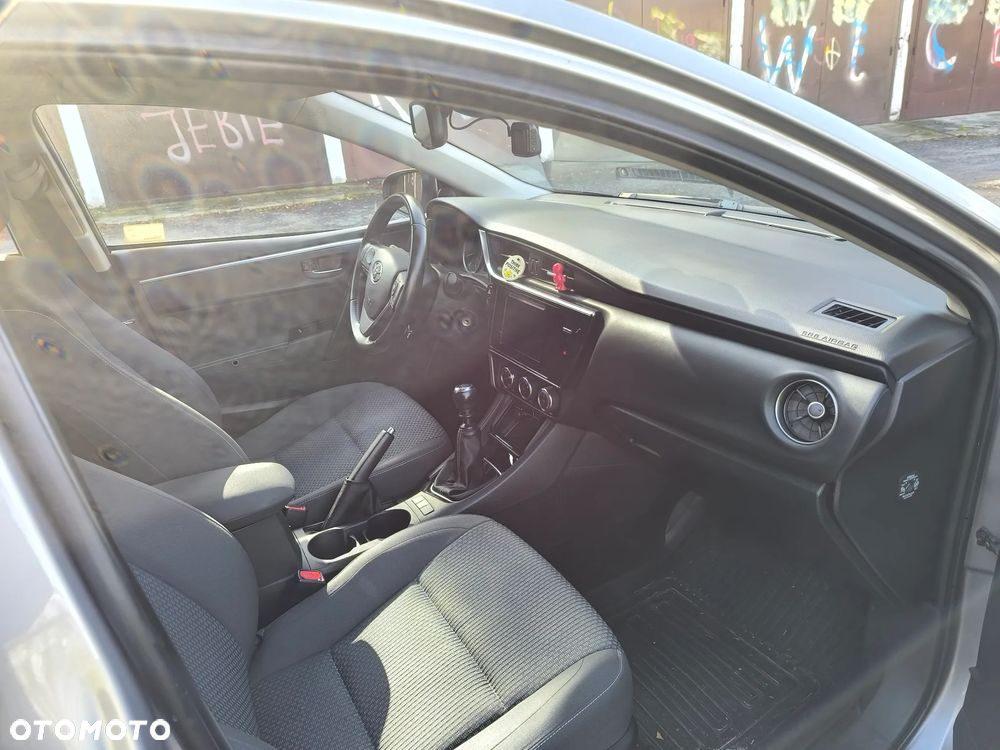 Toyota Corolla 1.6 Classic Plus - 7