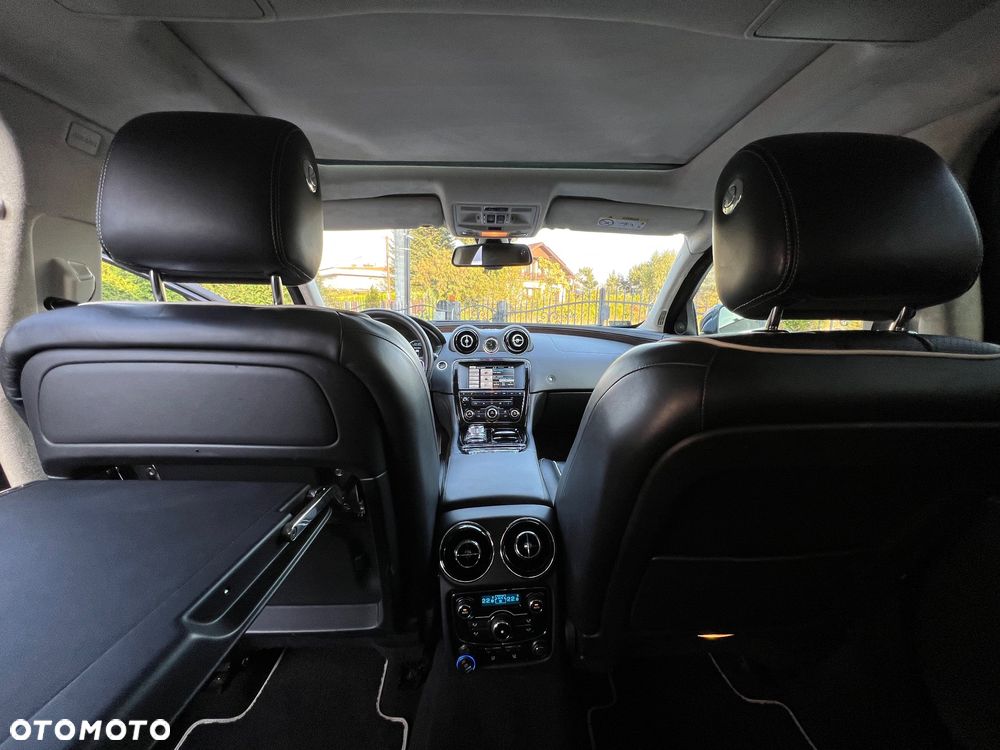 Jaguar XJ 3.0 D V6 LWB Premium Luxury - 10