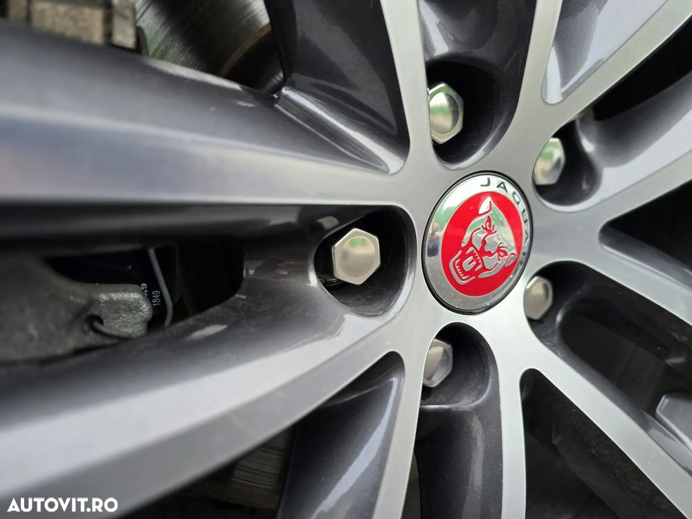 Jaguar F-Pace 30t AWD Portfolio - 30