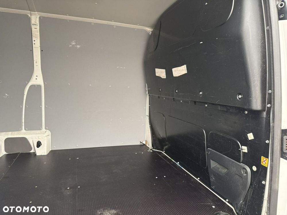 Volkswagen Transporter - 19