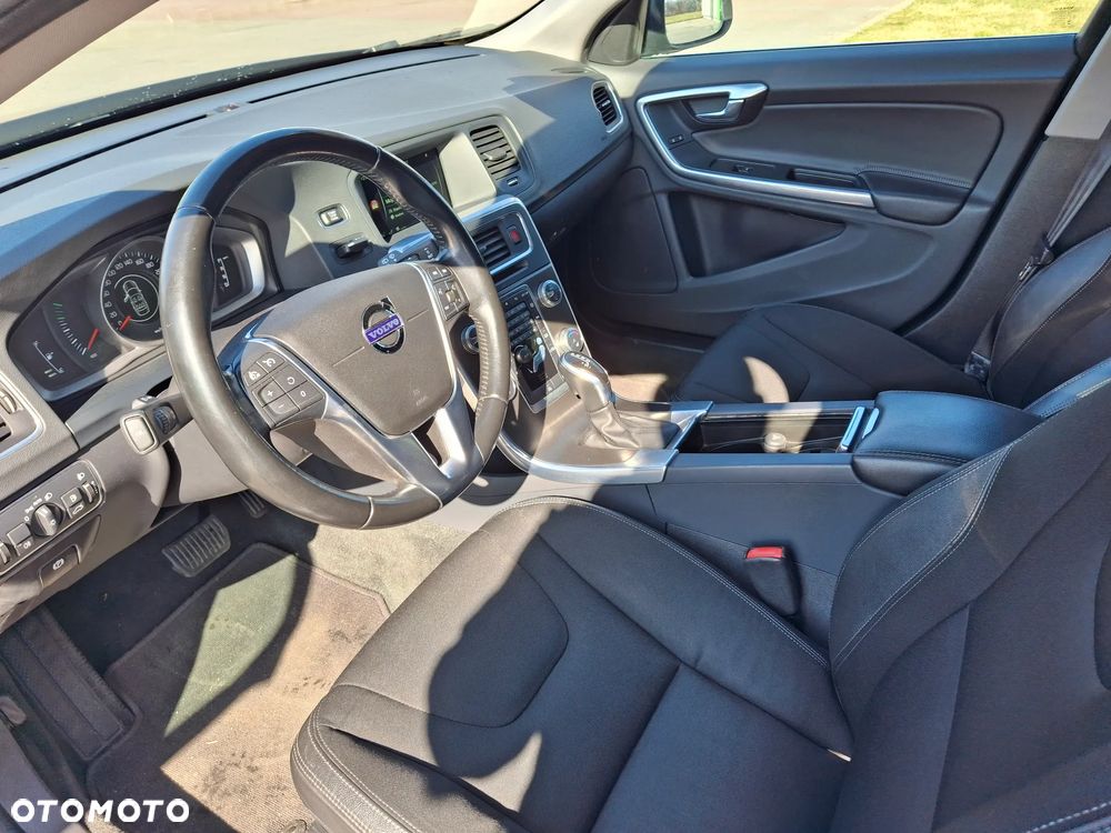 Volvo V60 D2 Momentum - 14