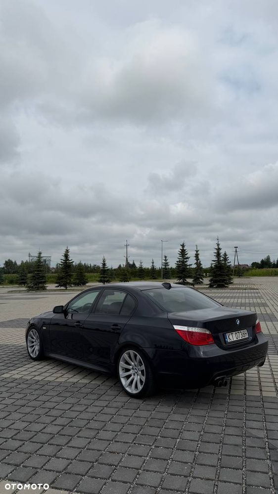 BMW Seria 5 550i - 2