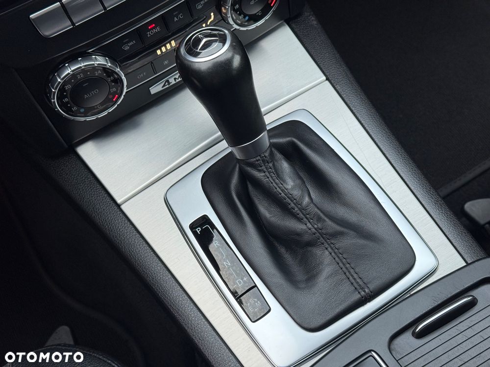 Mercedes-Benz Klasa C 300 CDI DPF 4Matic (BlueEFFICIENCY) 7G-TRONIC Avantgarde - 27