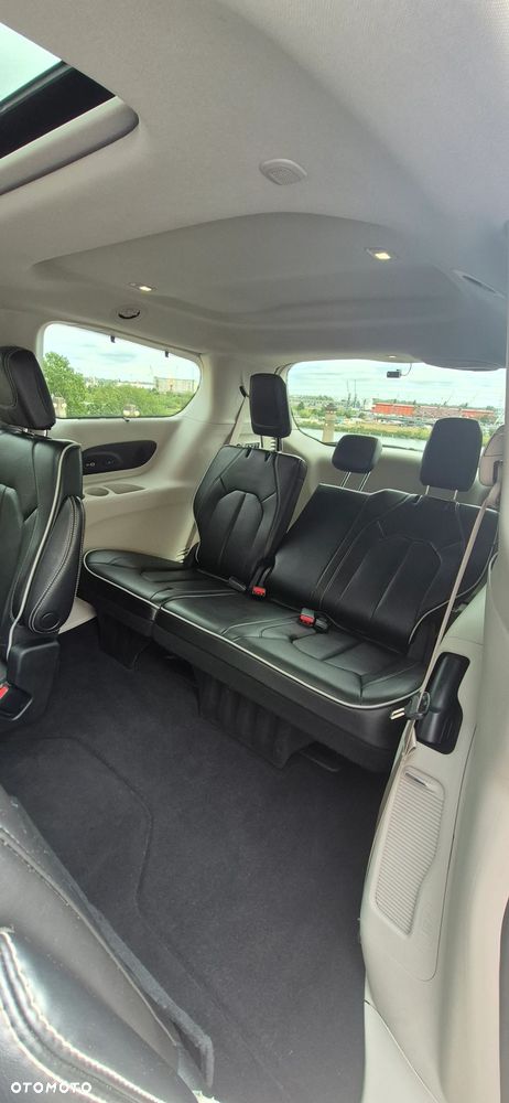 Chrysler Pacifica - 16