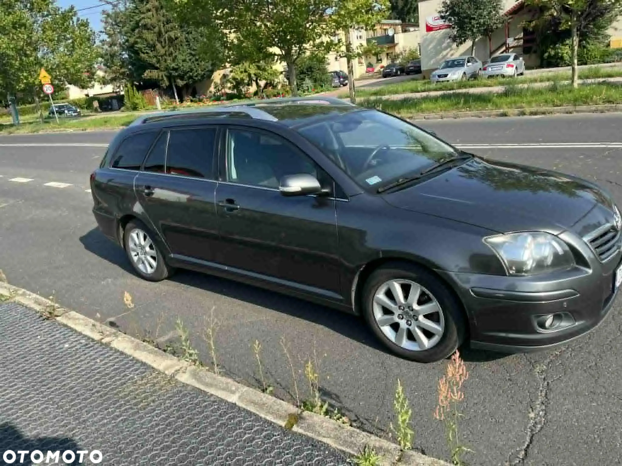 Toyota Avensis 2.0 D-4D Sol - 2