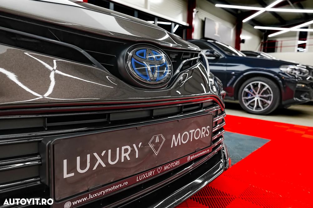 Toyota Camry Luxury - 23