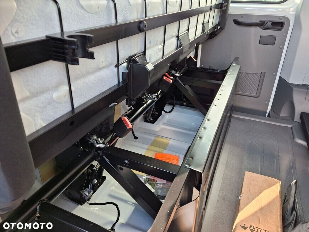 Volkswagen Crafter Wywrotka 2.0 TDI Manual - 29