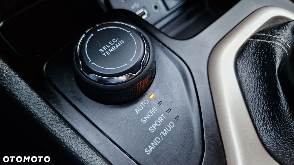 Jeep Cherokee 2.0 MJD Active Drive I Longitude - 14