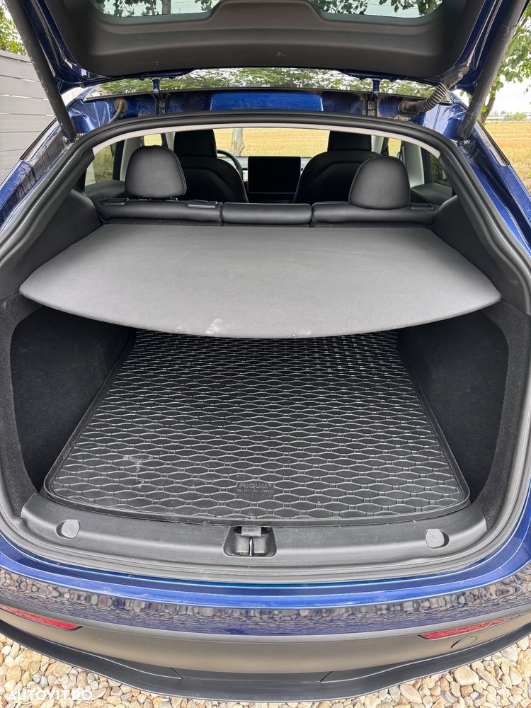Tesla Model Y - 14