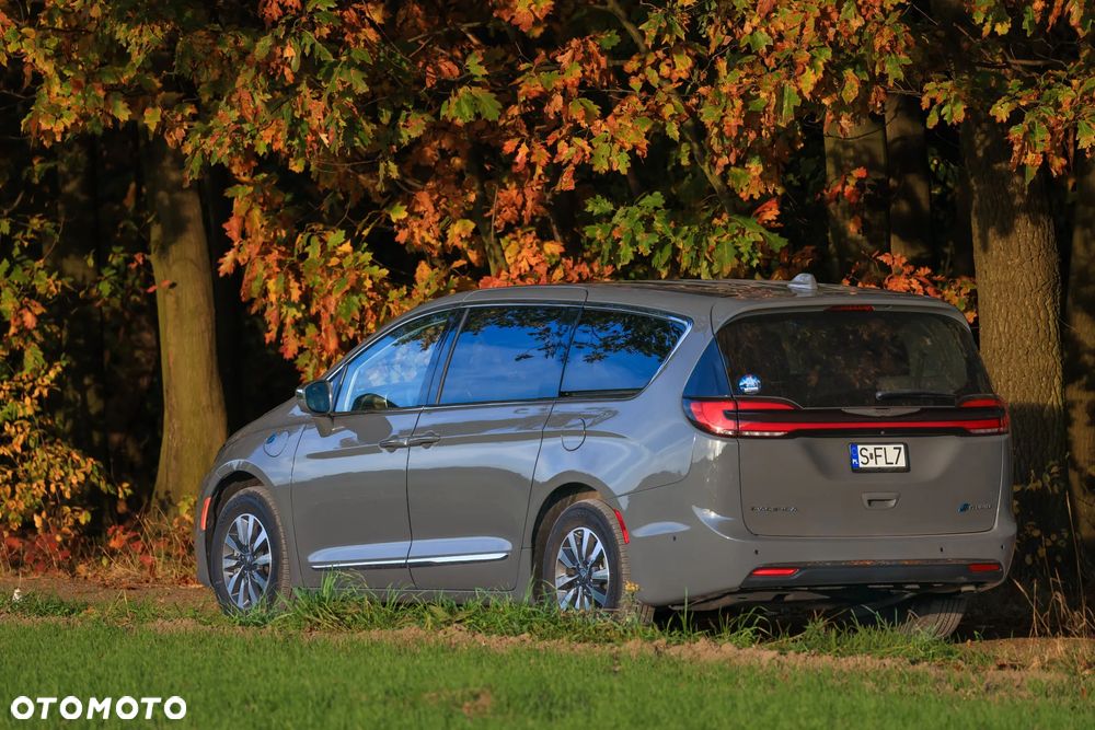 Chrysler Pacifica - 21