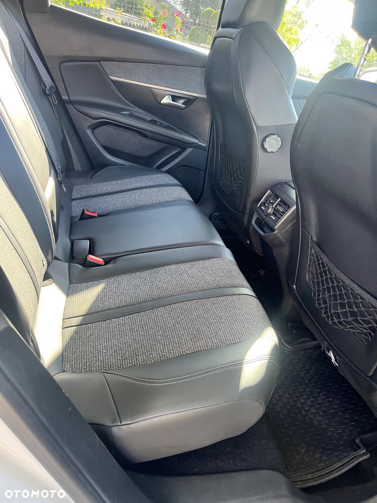 Peugeot 3008 1.6 BlueHDi Allure S&S EAT6 - 26
