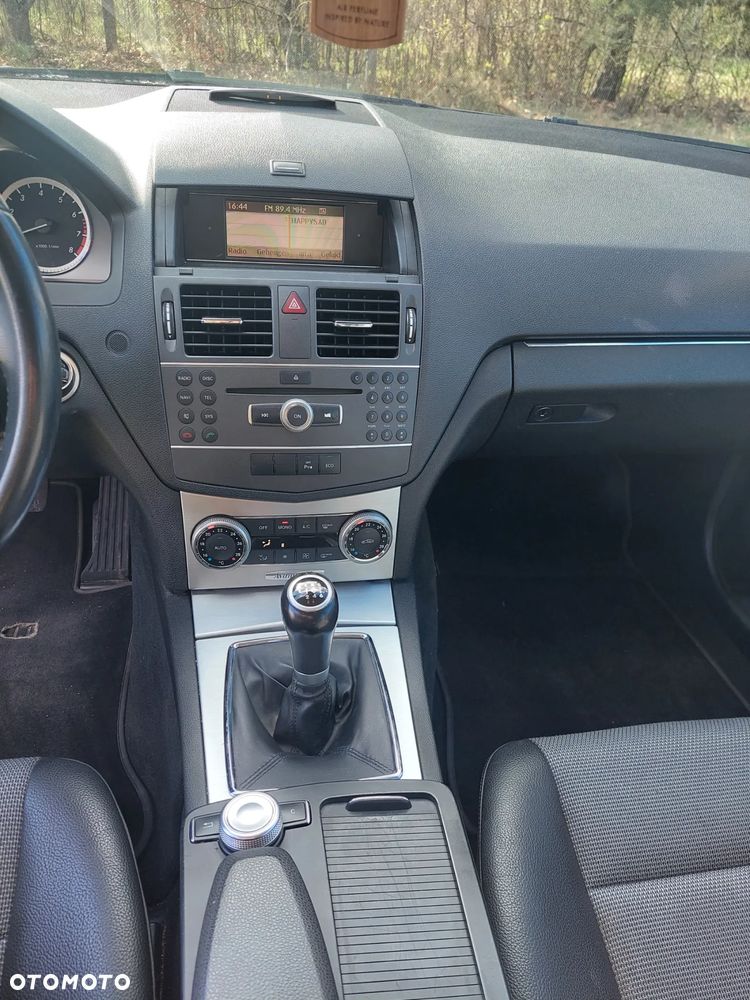 Mercedes-Benz Klasa C 180 CGI BlueEFFICIENCY Avantgarde - 12