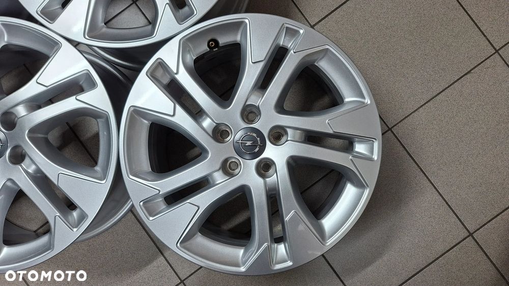 Felgi Aluminiowe 17 Opel Vivaro C Zafira C Peugeot Expert 5x108 ET 46 - 5