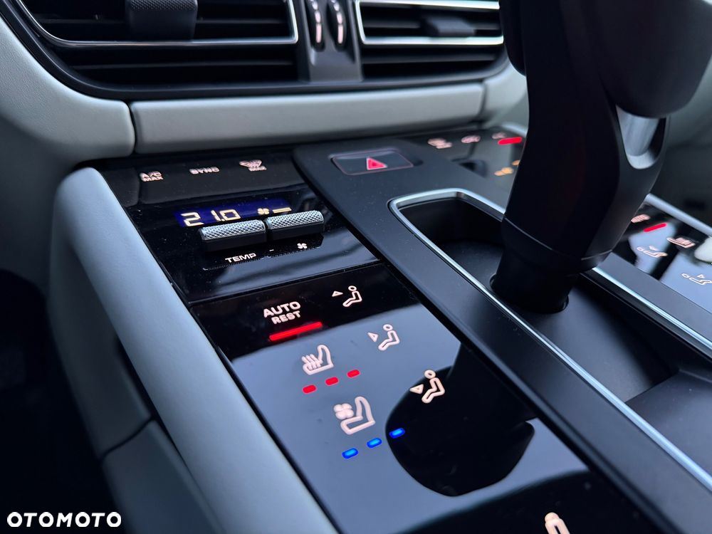 Porsche Macan T - 15