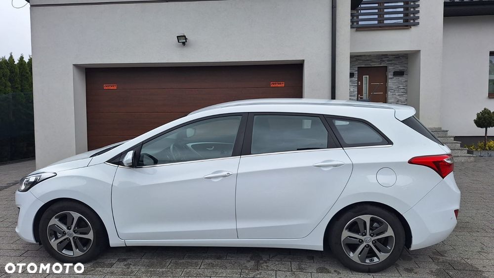 Hyundai i30 blue 1.6 CRDi Passion - 9