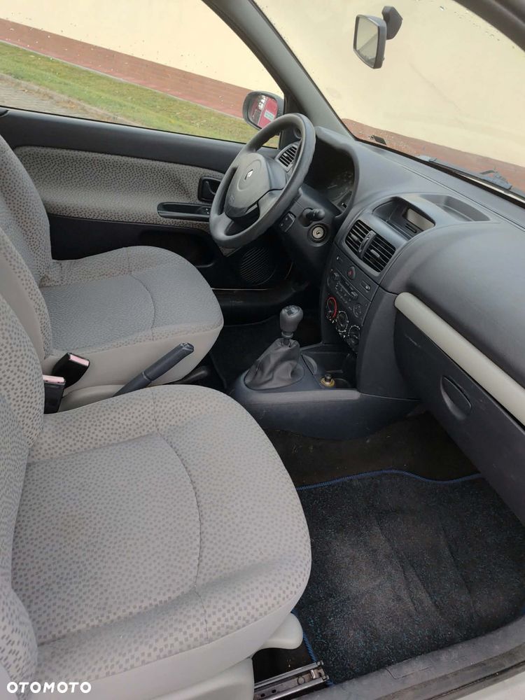 Renault Clio - 12