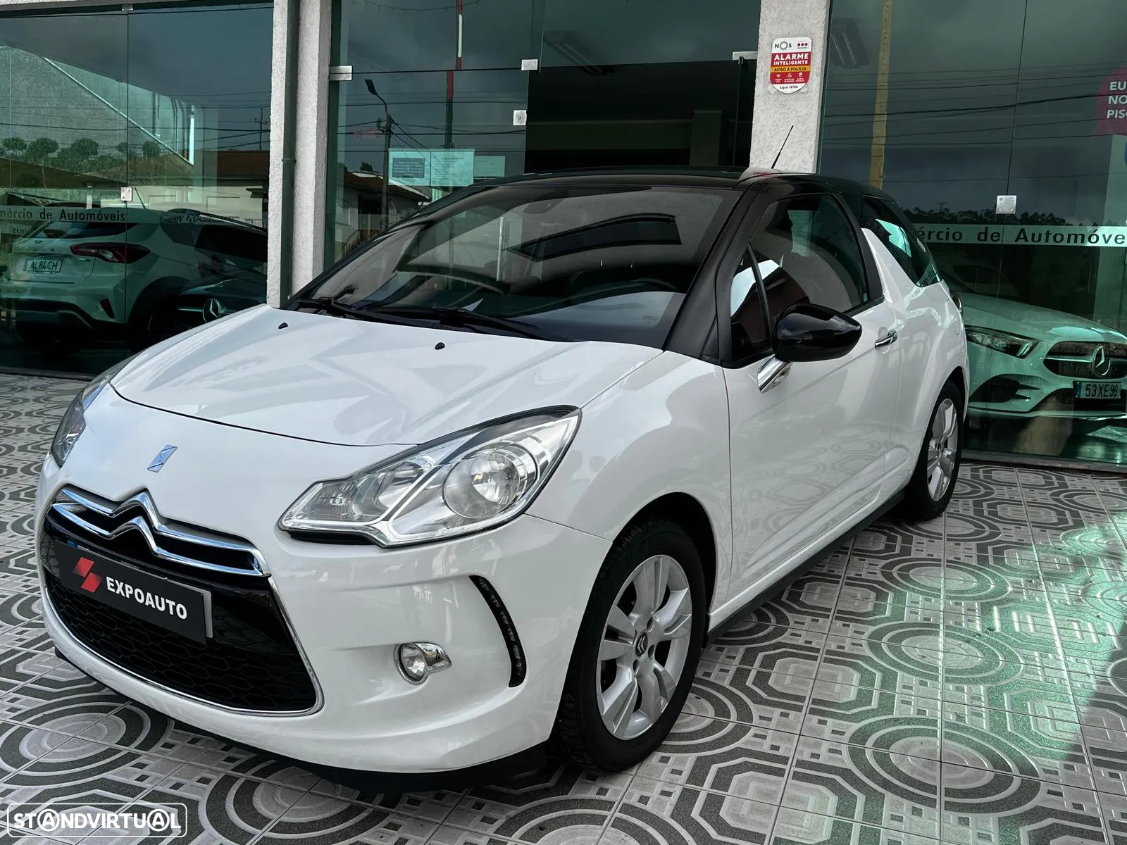 Citroën DS3 1.6 e-HDi So Chic - 3