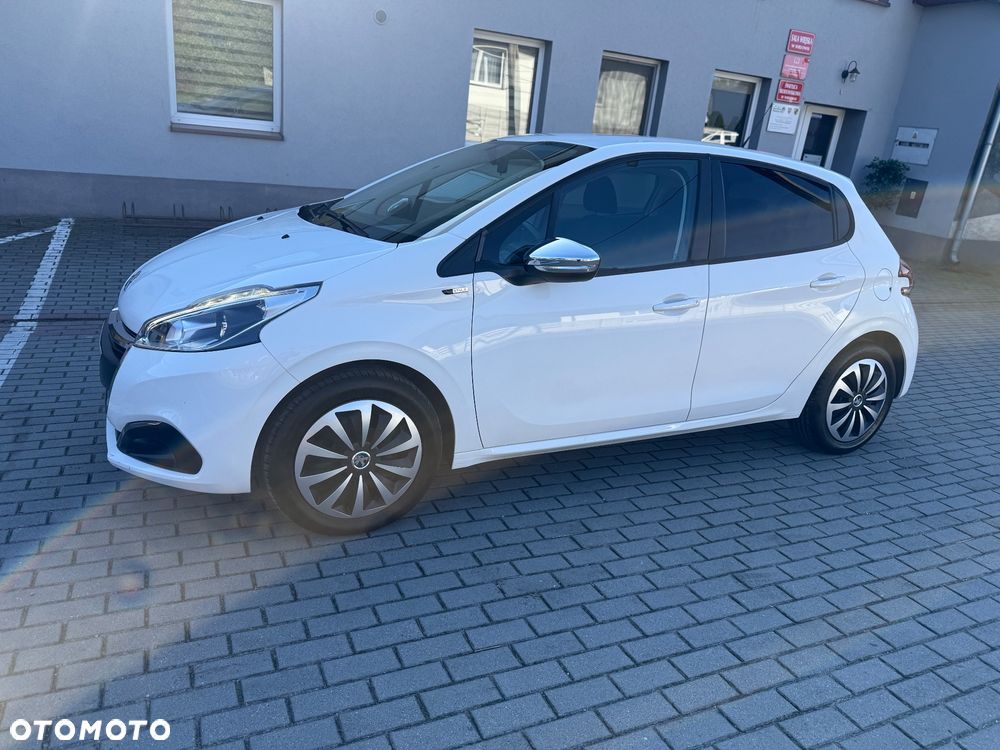 Peugeot 208 2016 photo 2