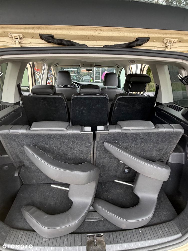 Volkswagen Touran - 13