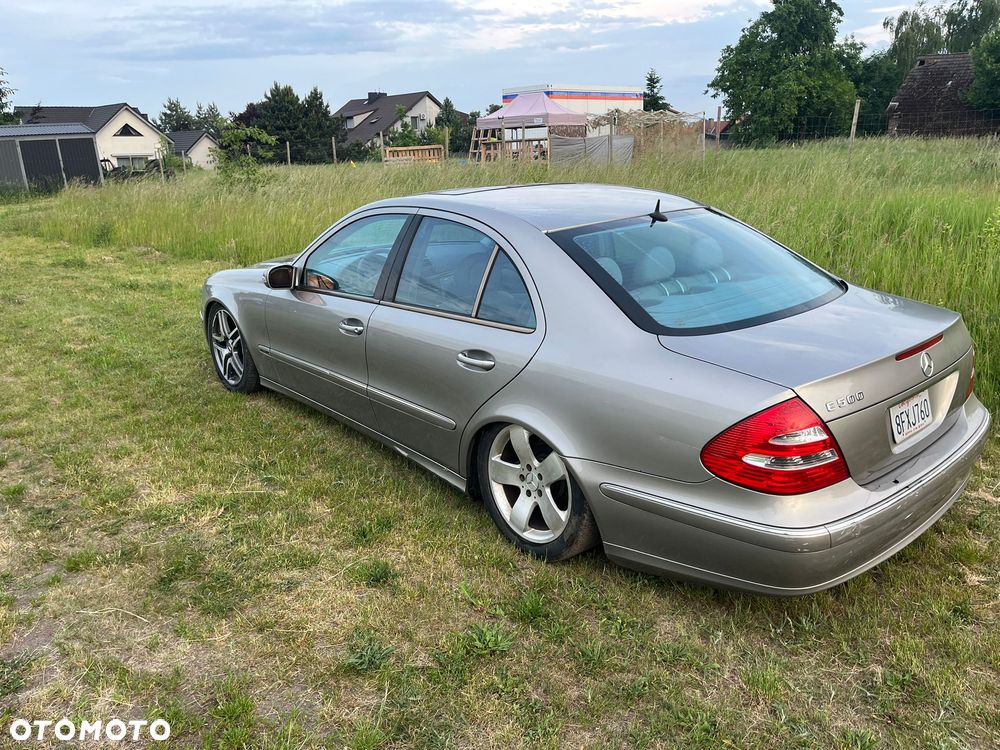 Mercedes-Benz Klasa E 500 4Matic Avantgarde Sport Edition - 6
