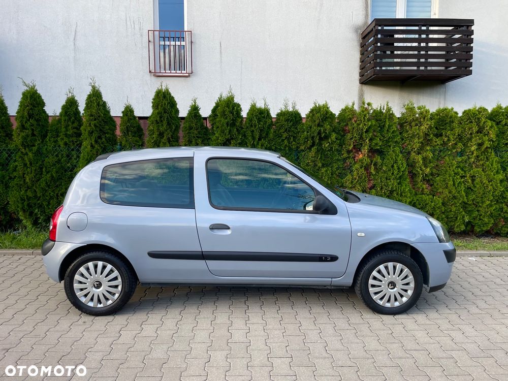 Renault Clio 2004 photo 2