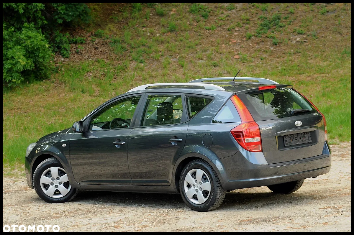 Kia Ceed - 4