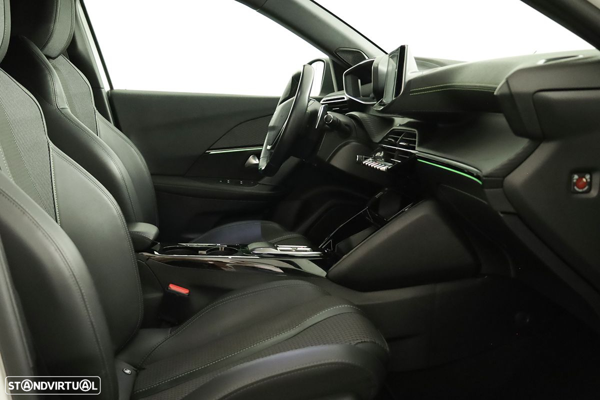 Peugeot 2008 1.2 PureTech GT EAT8 - 21