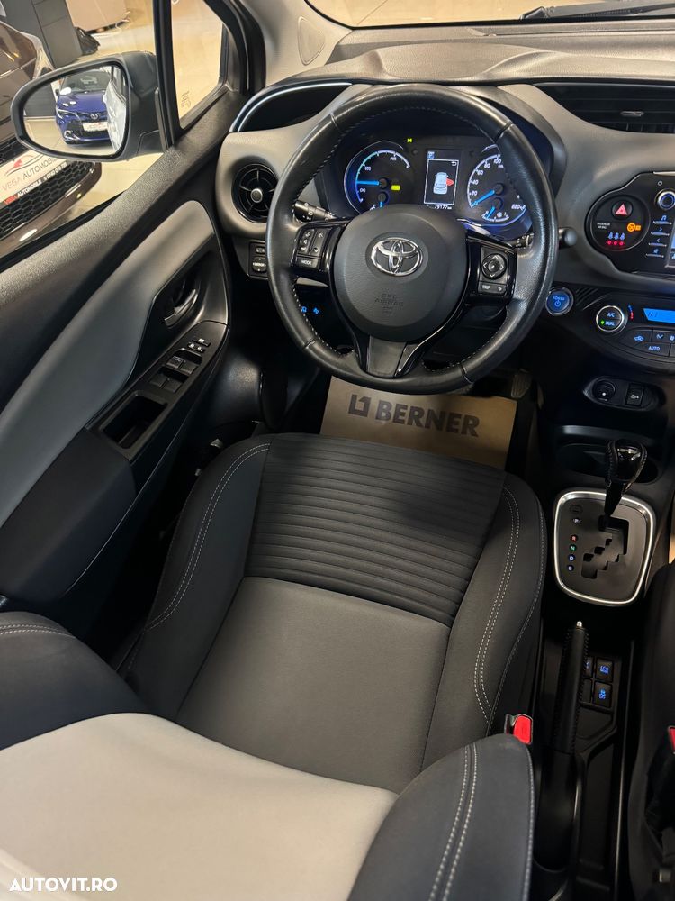 Toyota Yaris 1.5 VVT-i HSD Bi-Tone G&B - 10