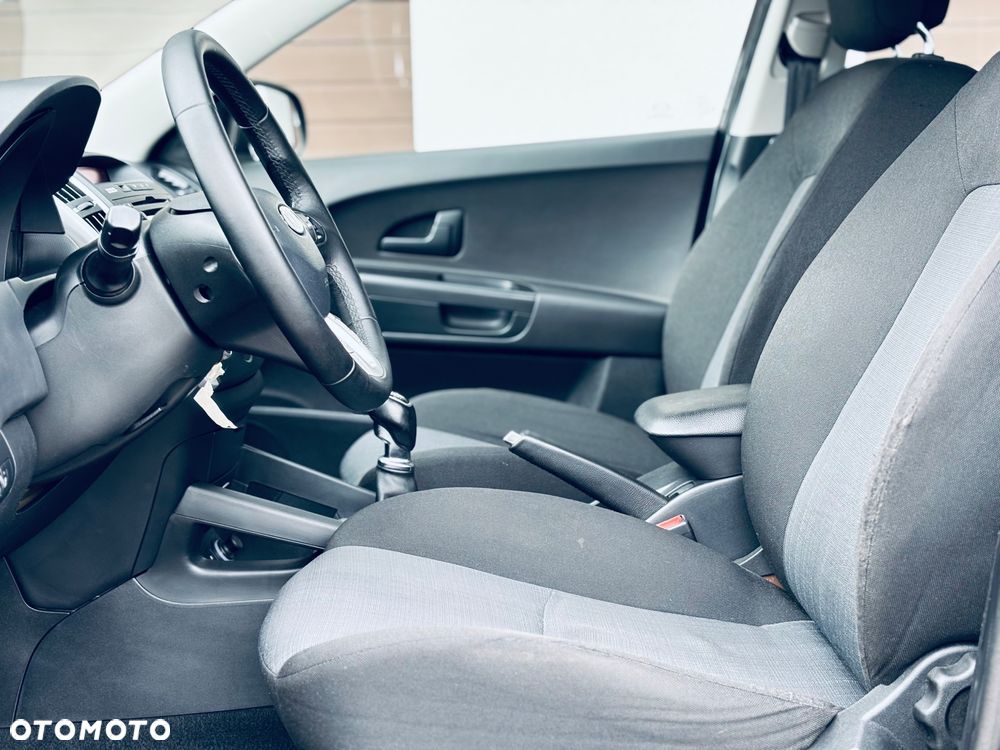 Kia Ceed - 10