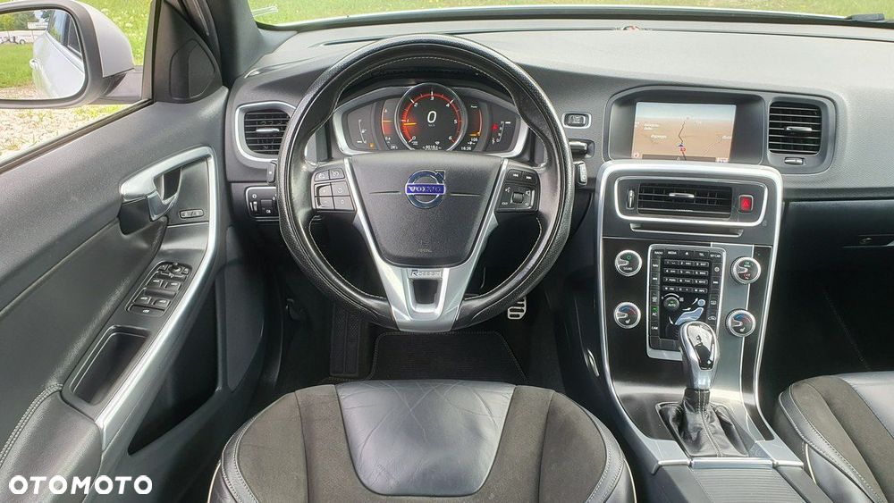 Volvo V60 D4 Geartronic R-Design - 17