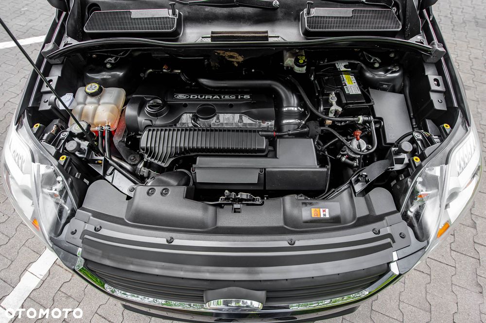 Ford Kuga 2.5 4x4 Titanium - 32